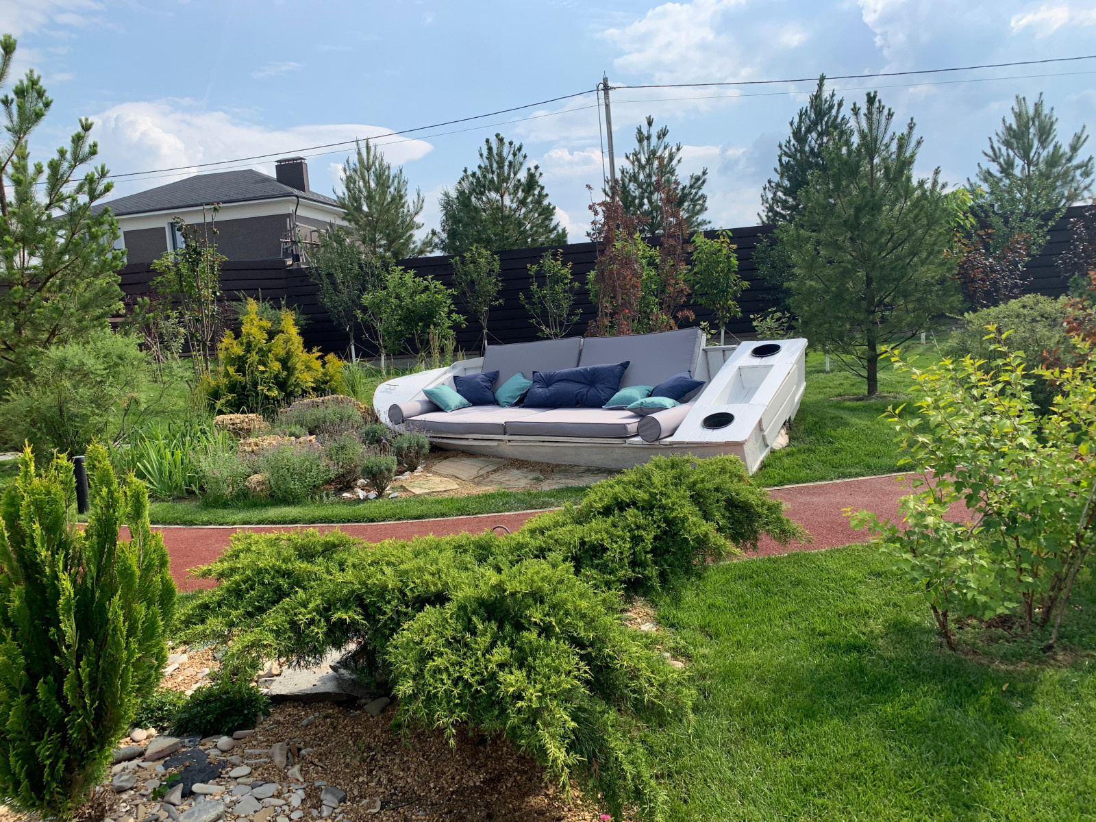 Территория удовольствий.Частный сад.