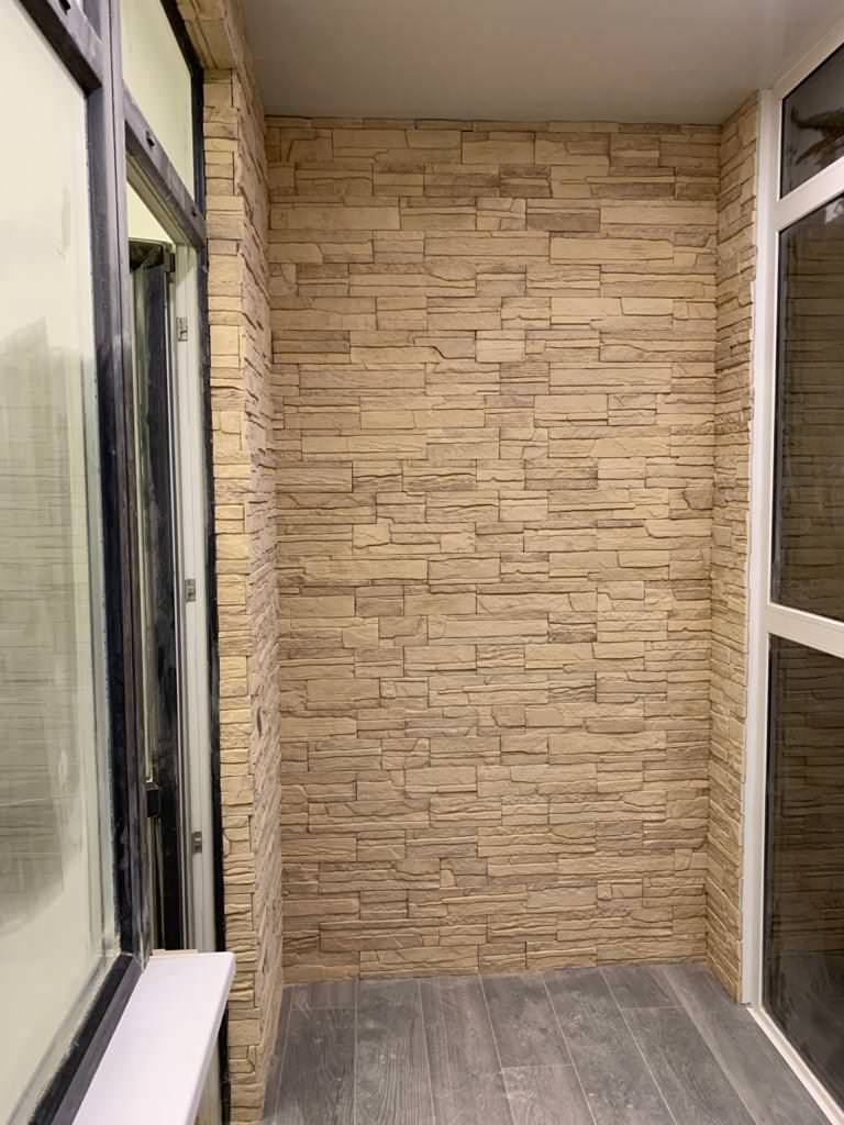 Отделка балкона декоративным камнем