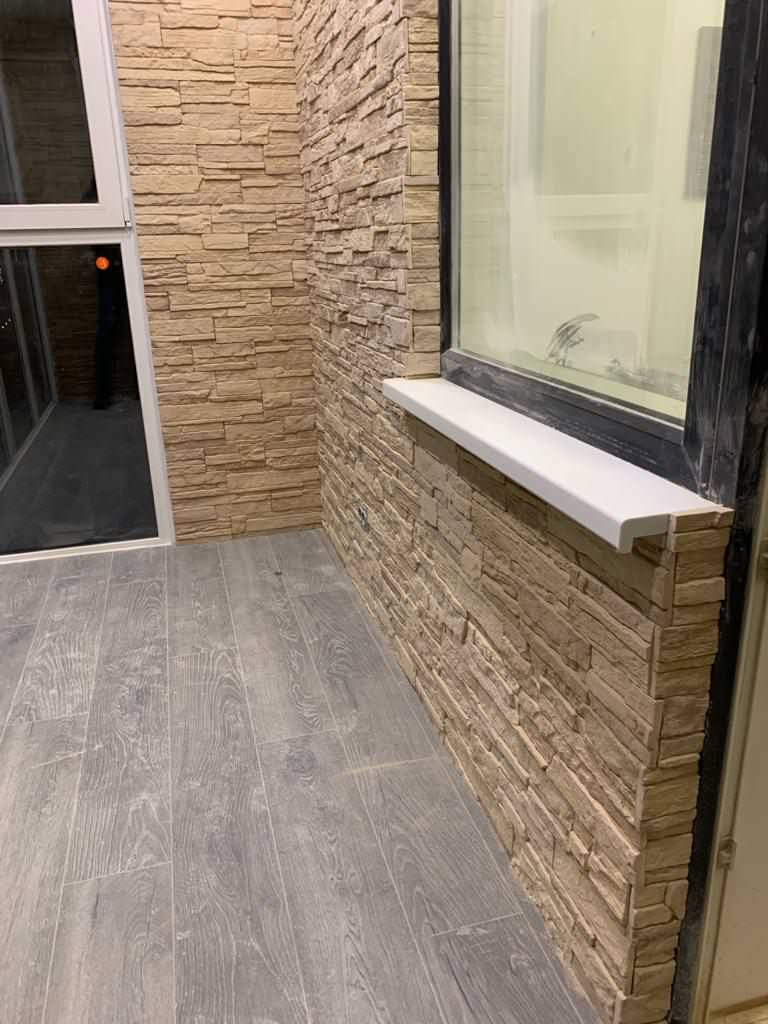 Отделка балкона декоративным камнем