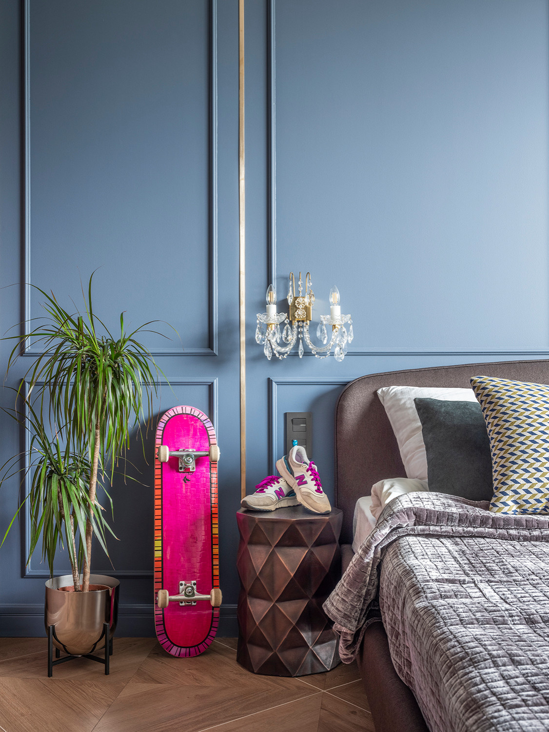 Houzz тур: Лофт с хрустальными люстрами и яркими деталями