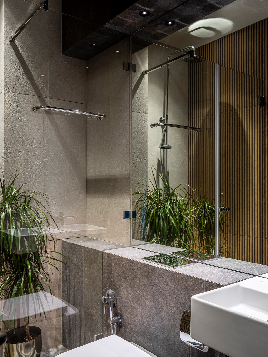 Houzz тур: Лофт с хрустальными люстрами и яркими деталями