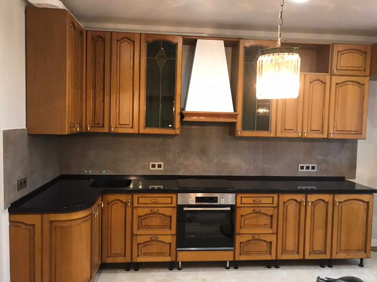 Столешница из искусственного камня для кухни в классическом стиле