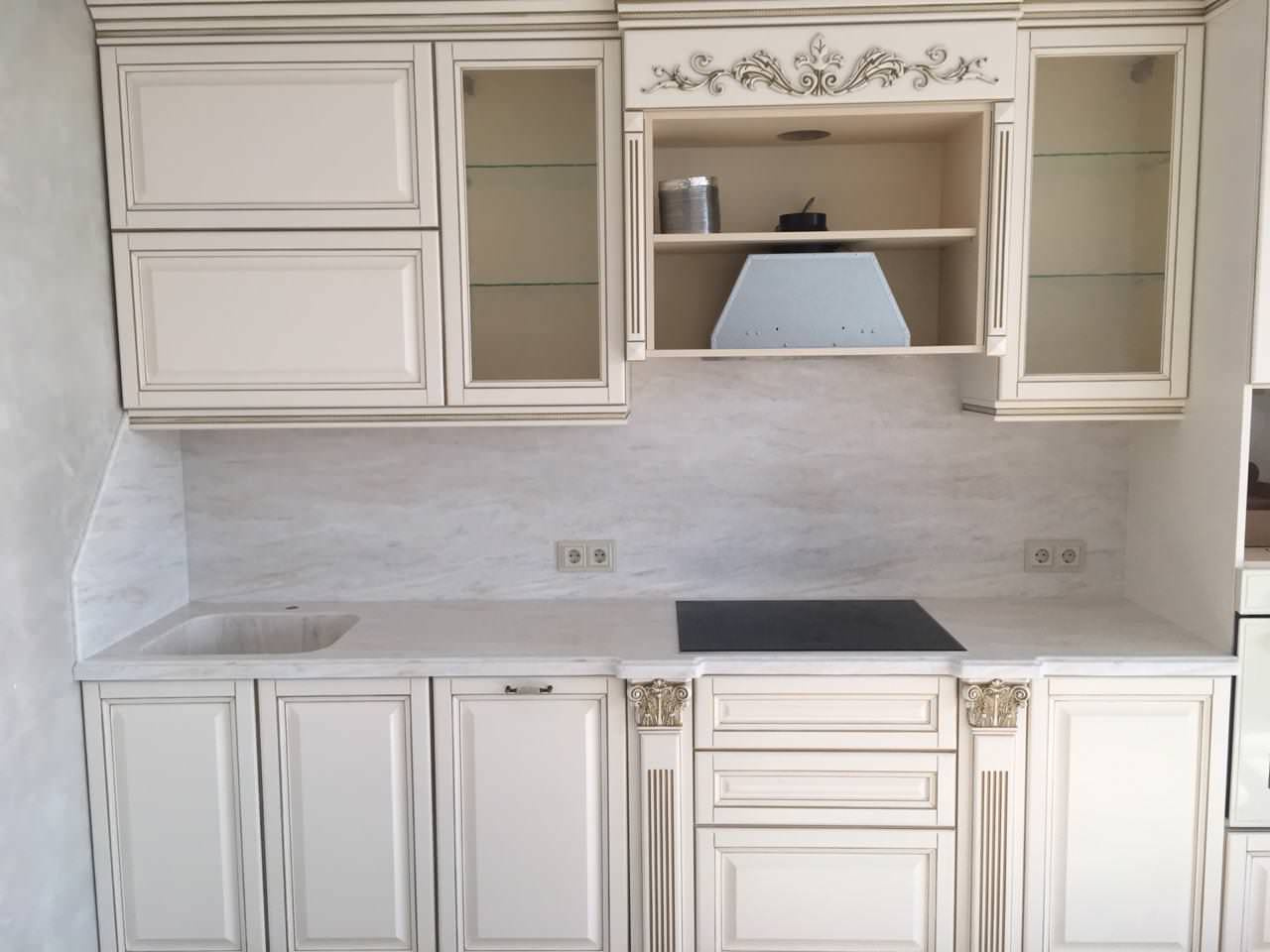 Столешница из искусственного камня белого цвета