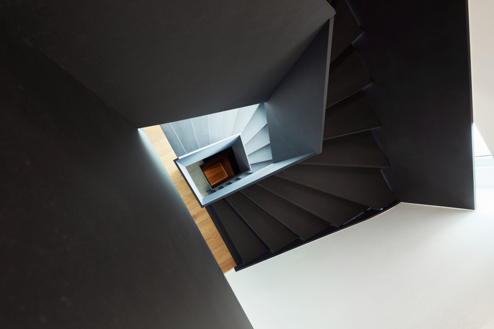 Обложка проекта: Черная лестница в частном доме