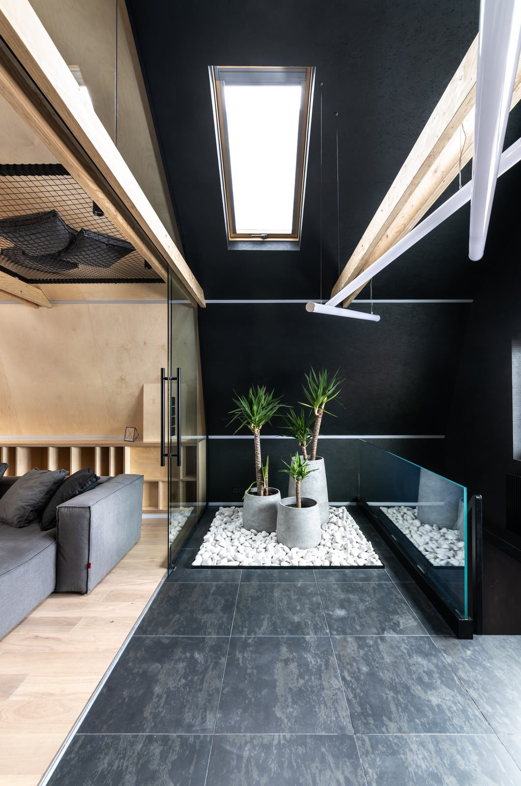 Проект недели: Мансарда с двухъярусной ТВ-зоной и зимним садом