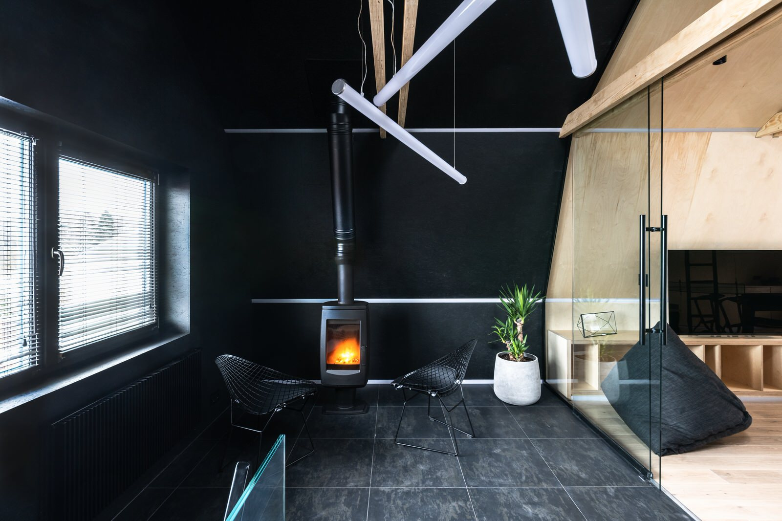 Проект недели: Мансарда с двухъярусной ТВ-зоной и зимним садом