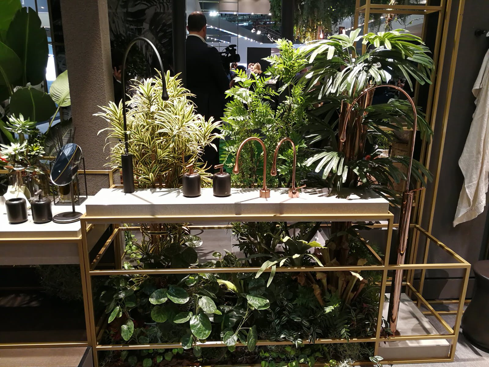 Смесители от итальянского бренда Gessi из коллекции GOCCIA