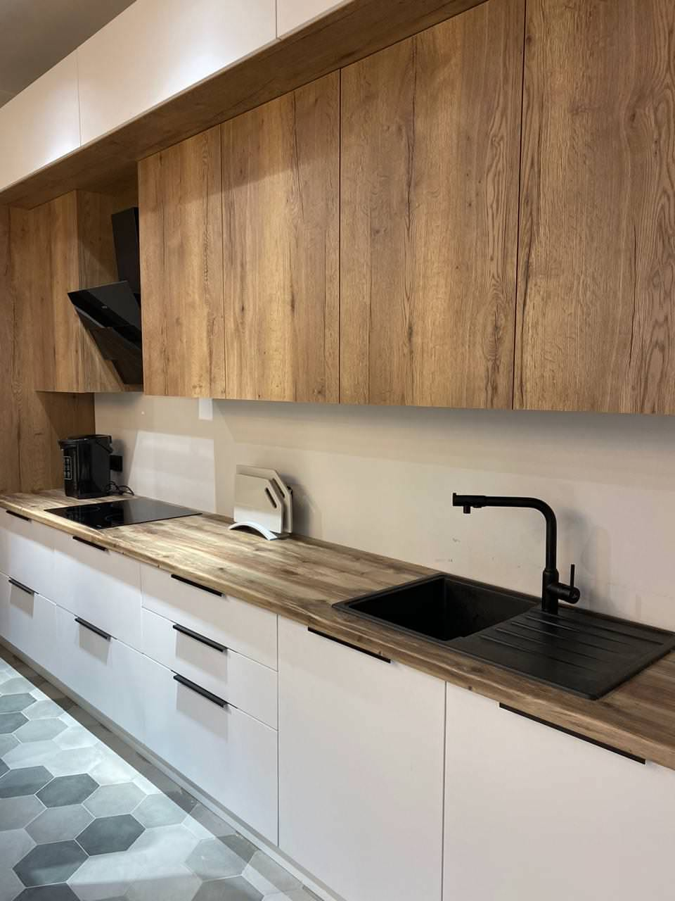 Кухня с антресольной зоной прямая