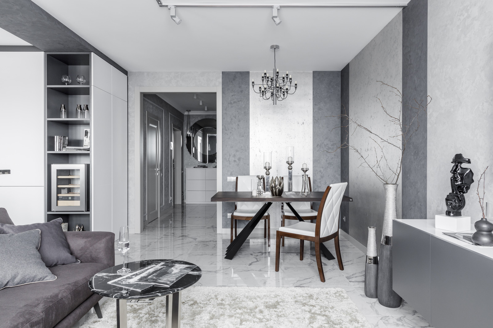 4-х комнатная квартира с черно-белой геометрией