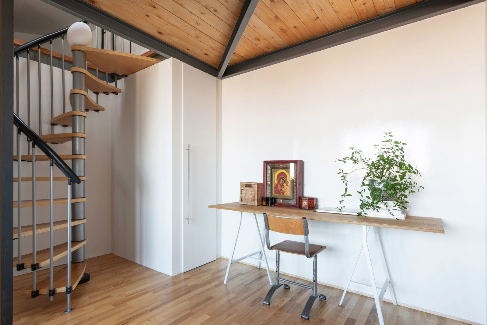 Contemporary loft - 2 level studio