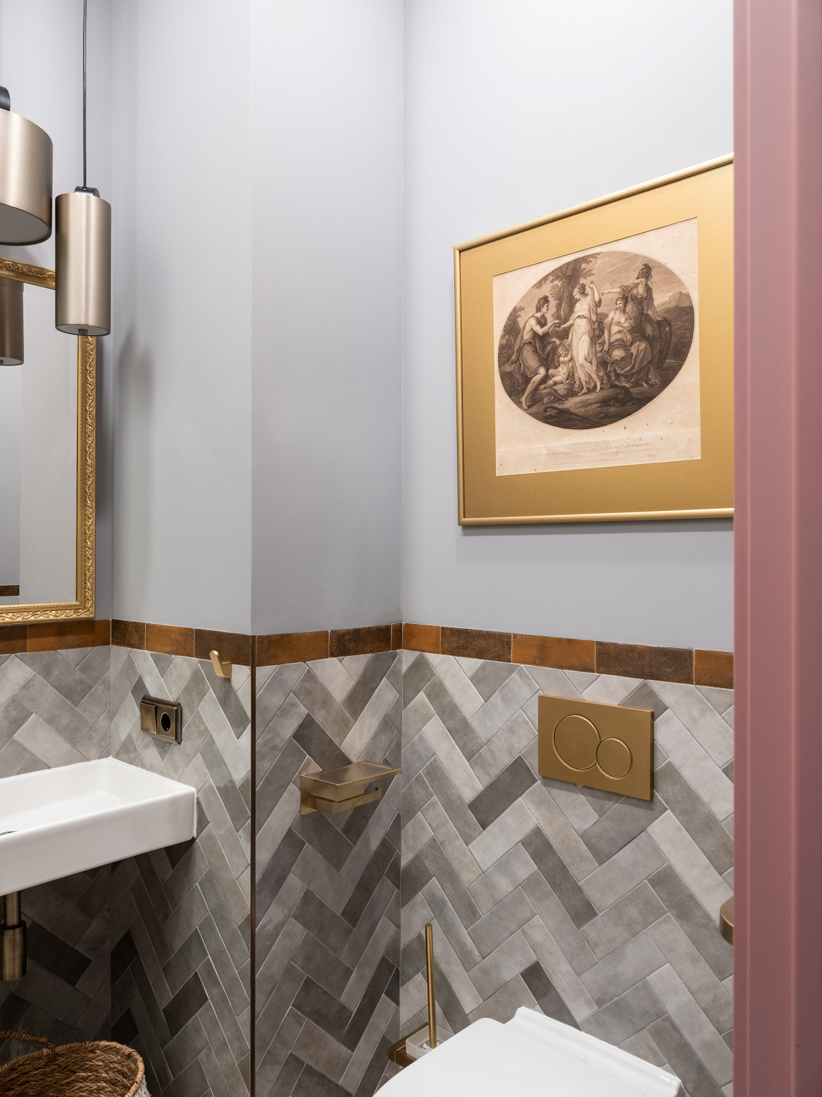 Изящная квартира с гравюрами 18го века