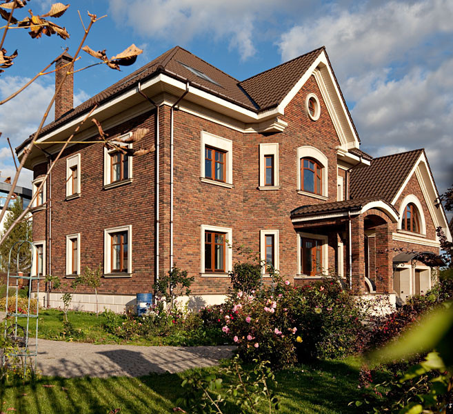 Сочетание искусственного камня и облицовочного кирпича