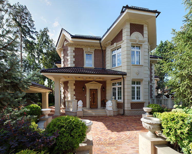 Комбинированная отделка загородного дома