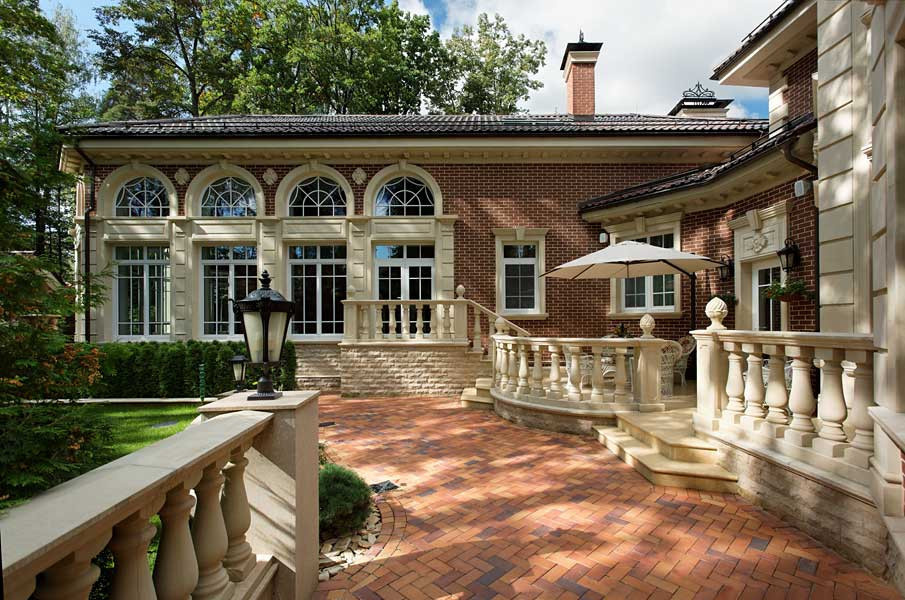 Комбинированная отделка загородного дома