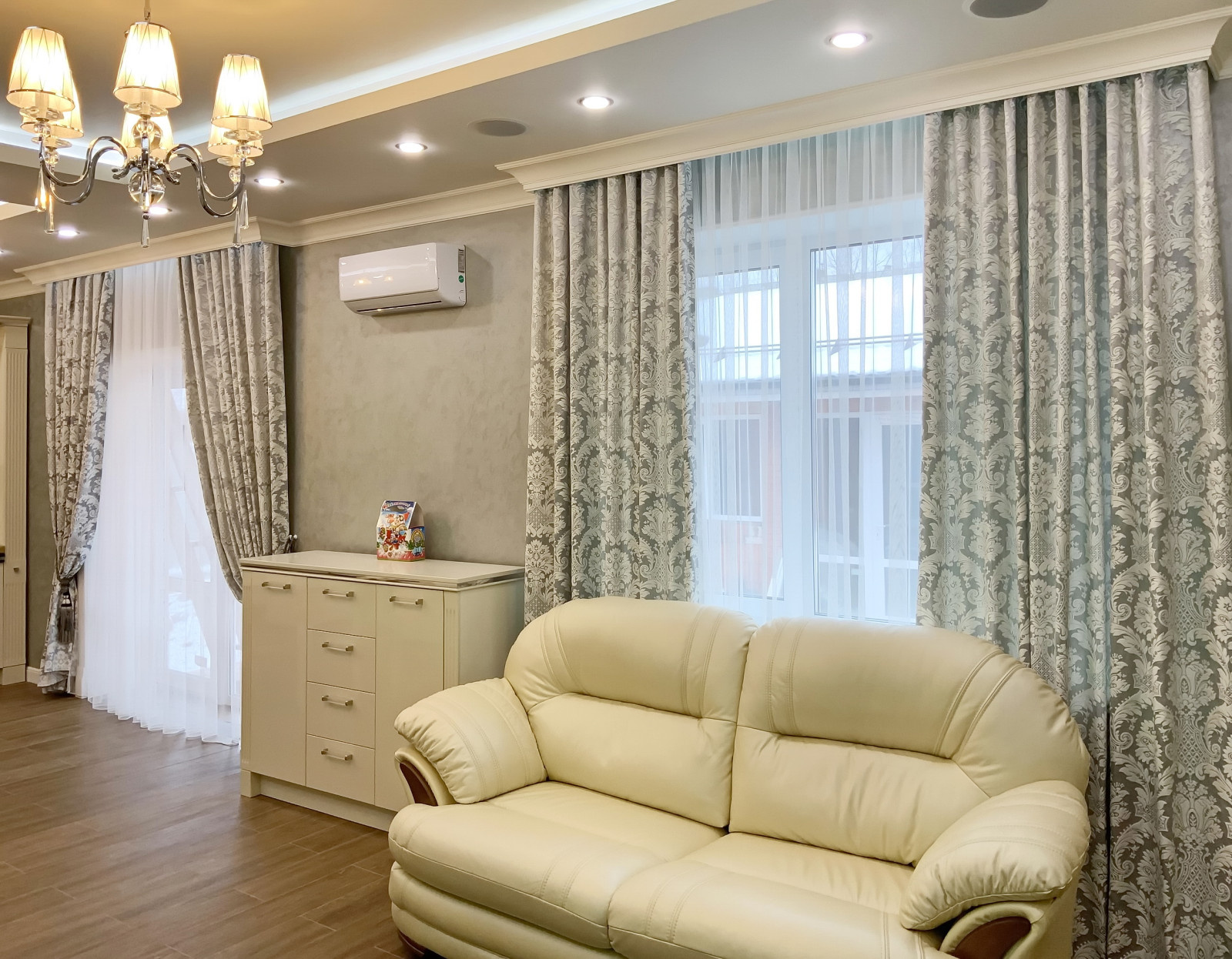 Шторы в гостиную частного дома  - дизайн, пошив. монтаж.