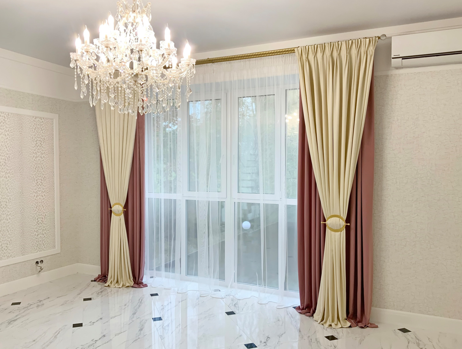 Шторы в гостиную частного дома  - дизайн, пошив. монтаж.