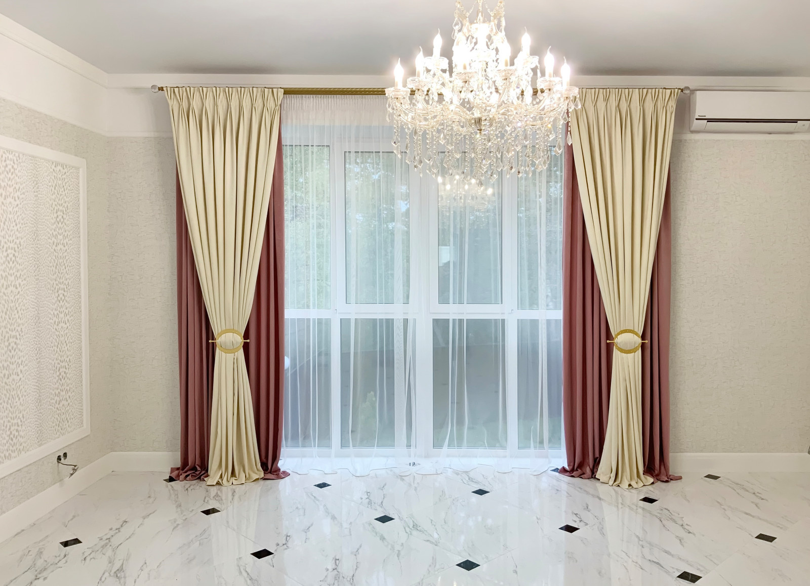 Шторы в гостиную частного дома  - дизайн, пошив. монтаж.