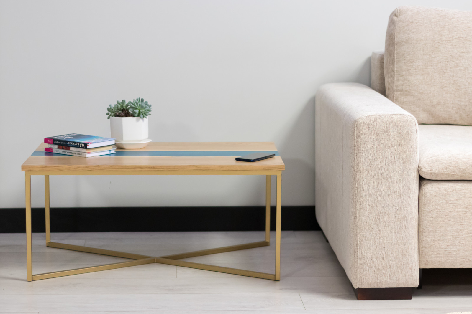 Обложка проекта: Журнальный столик в гостиную