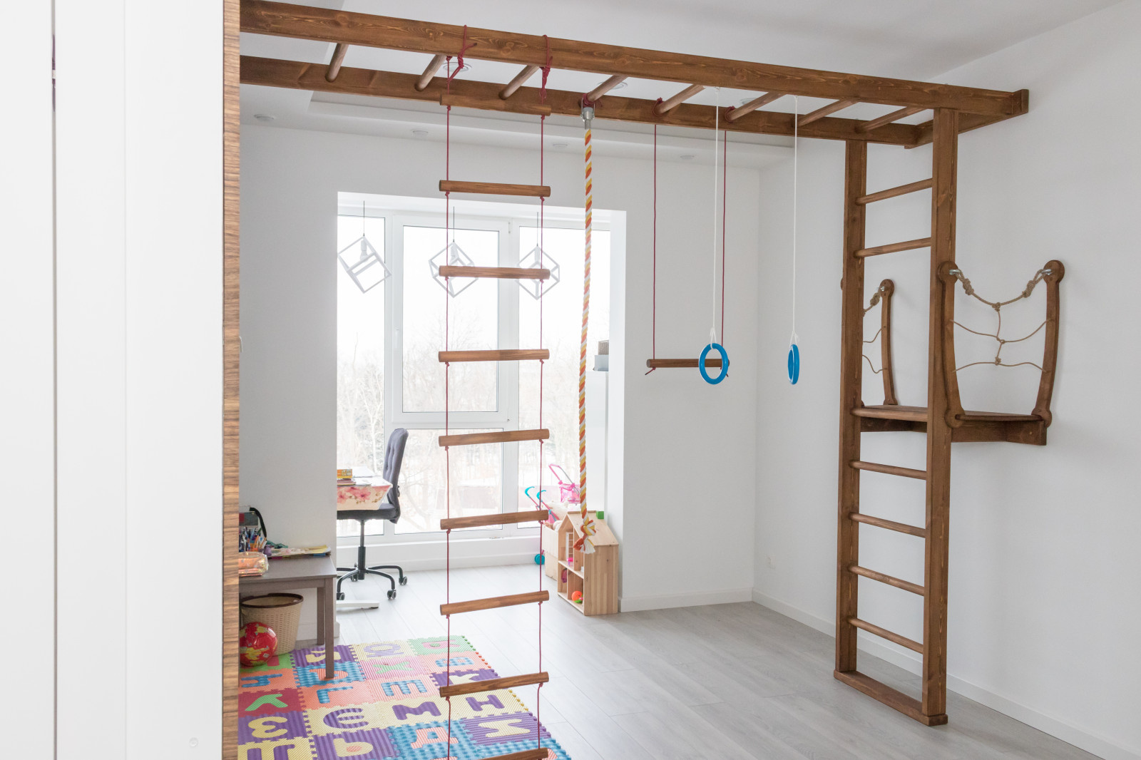 Обложка проекта: Шведская стенка в детскую комнату