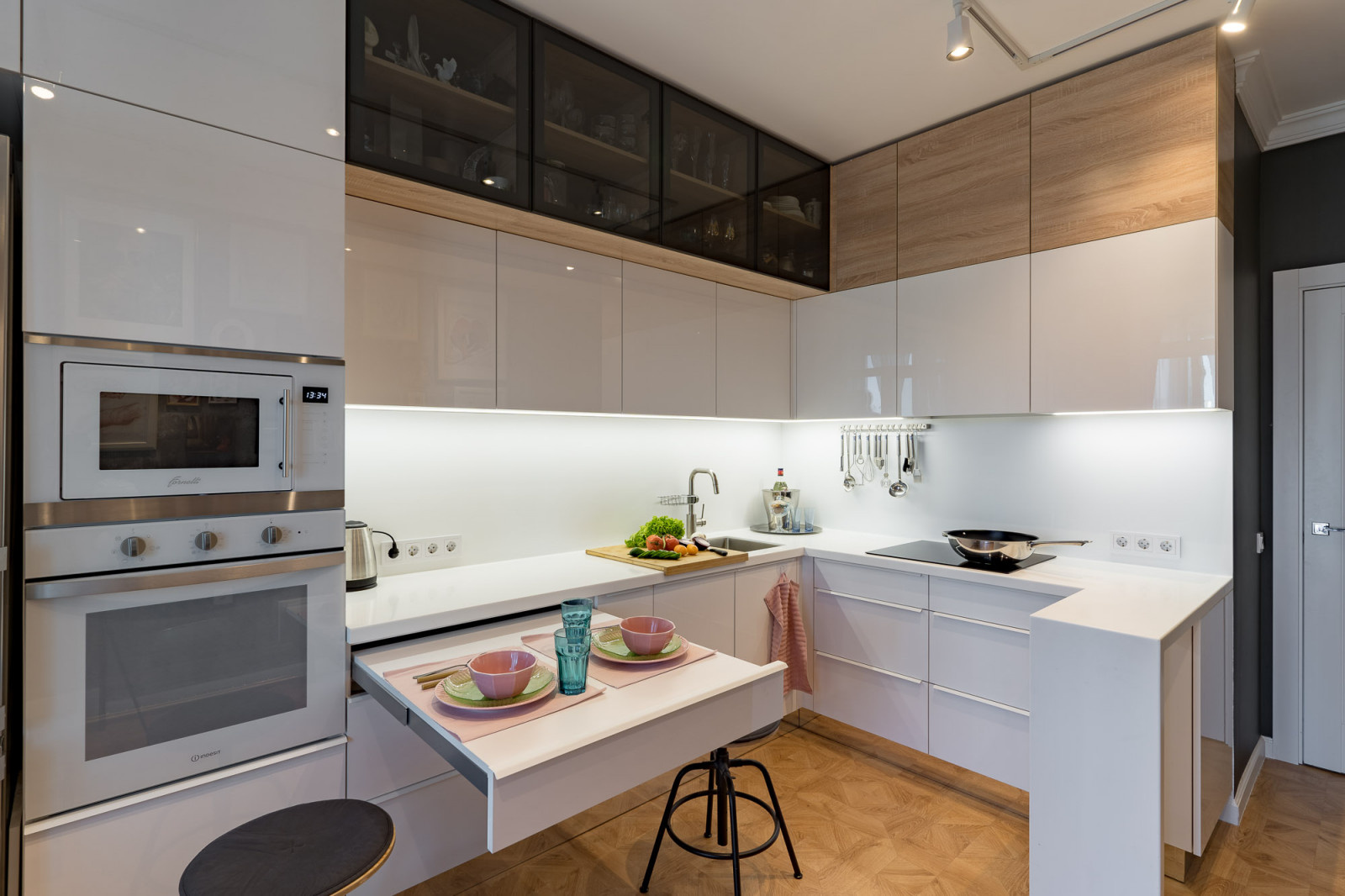 Кухни под потолок за 400 000 ₽ — 4 проекта в Москве и Петербурге