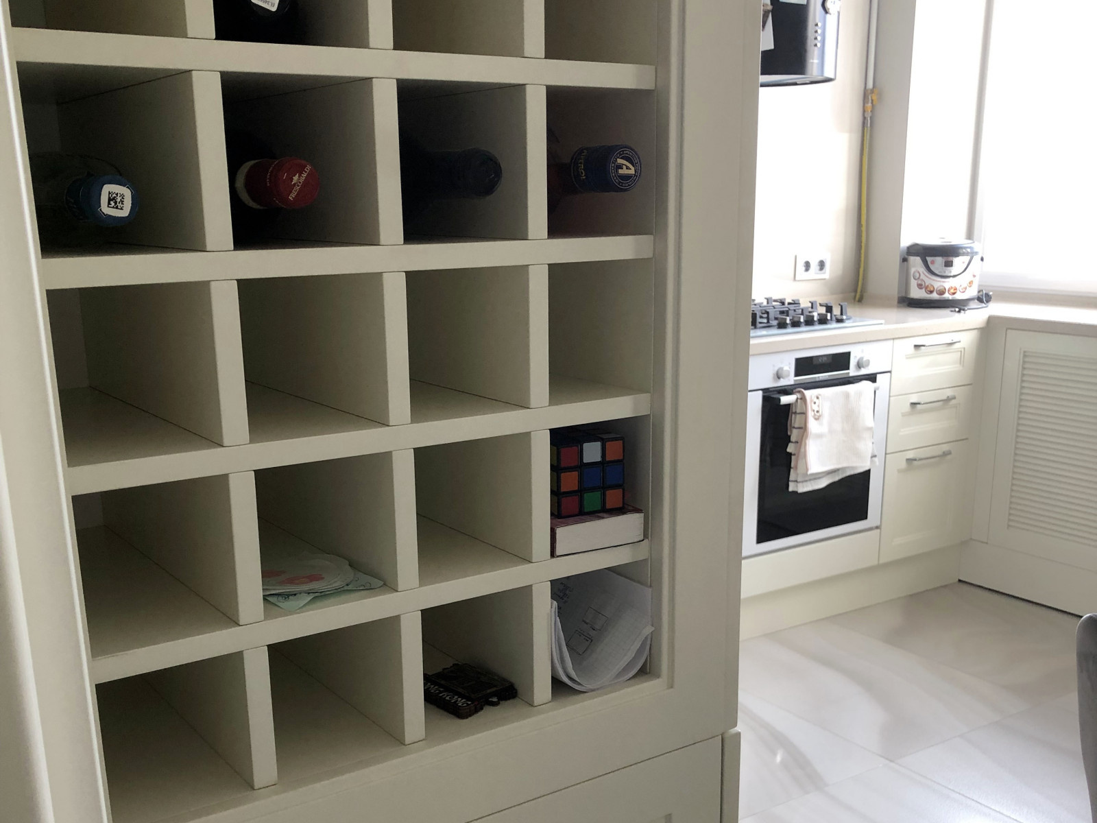 Современная кухня с крашенными фасадами