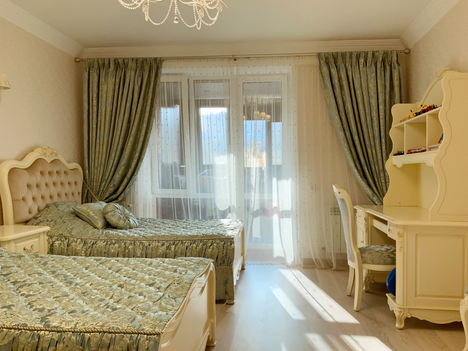 Шторы в спальную комнату квартиры  - дизайн, пошив. монтаж.