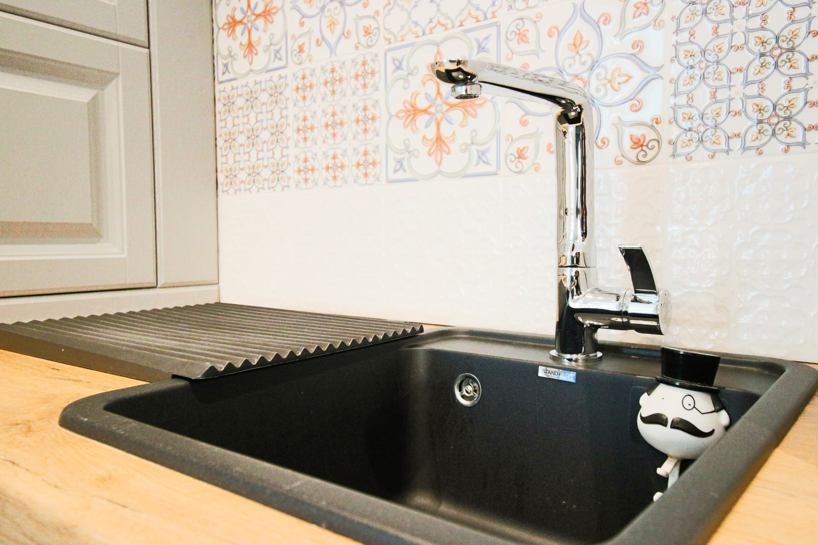 Стильно. Лаконично. Рядом с музеем янтаря