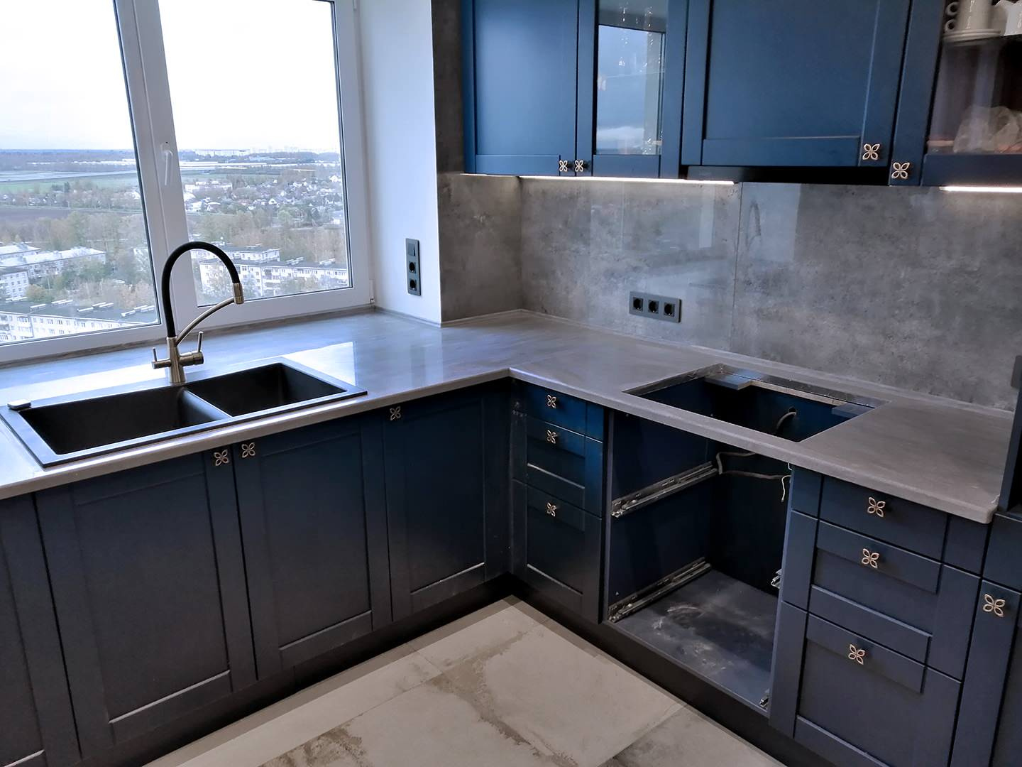 Подоконник-столешница из искусственного камня Corian Juniper