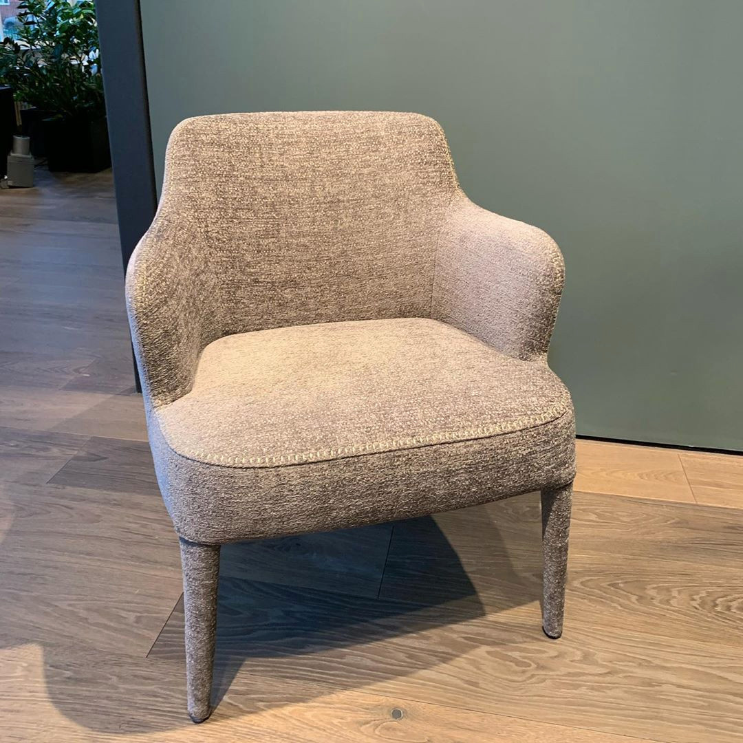 Пуфы и кресла