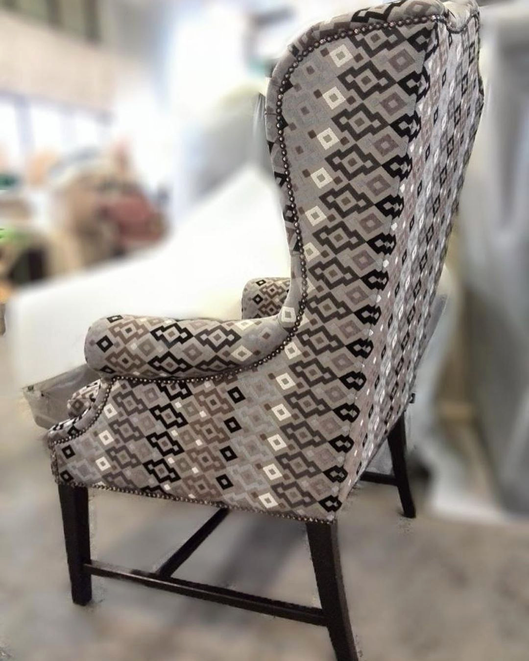 Пуфы и кресла