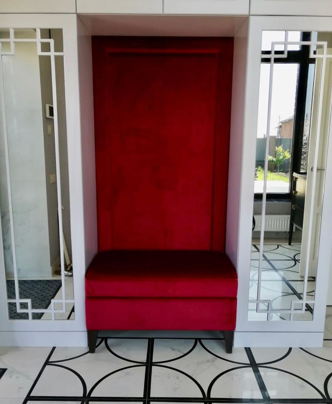 Пуфы и кресла