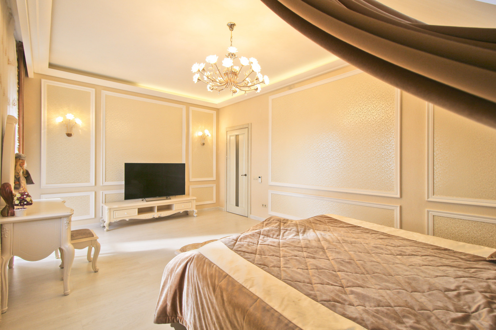 Дом со львами