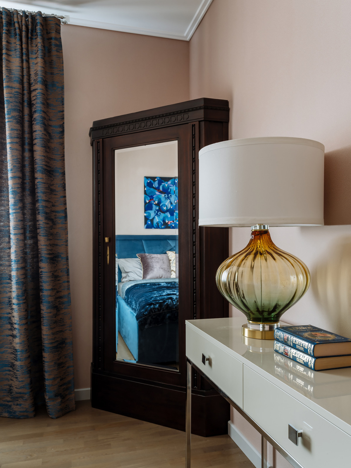 Houzz тур: Таунхаус с детскими-капсулами и фамильным шкафом