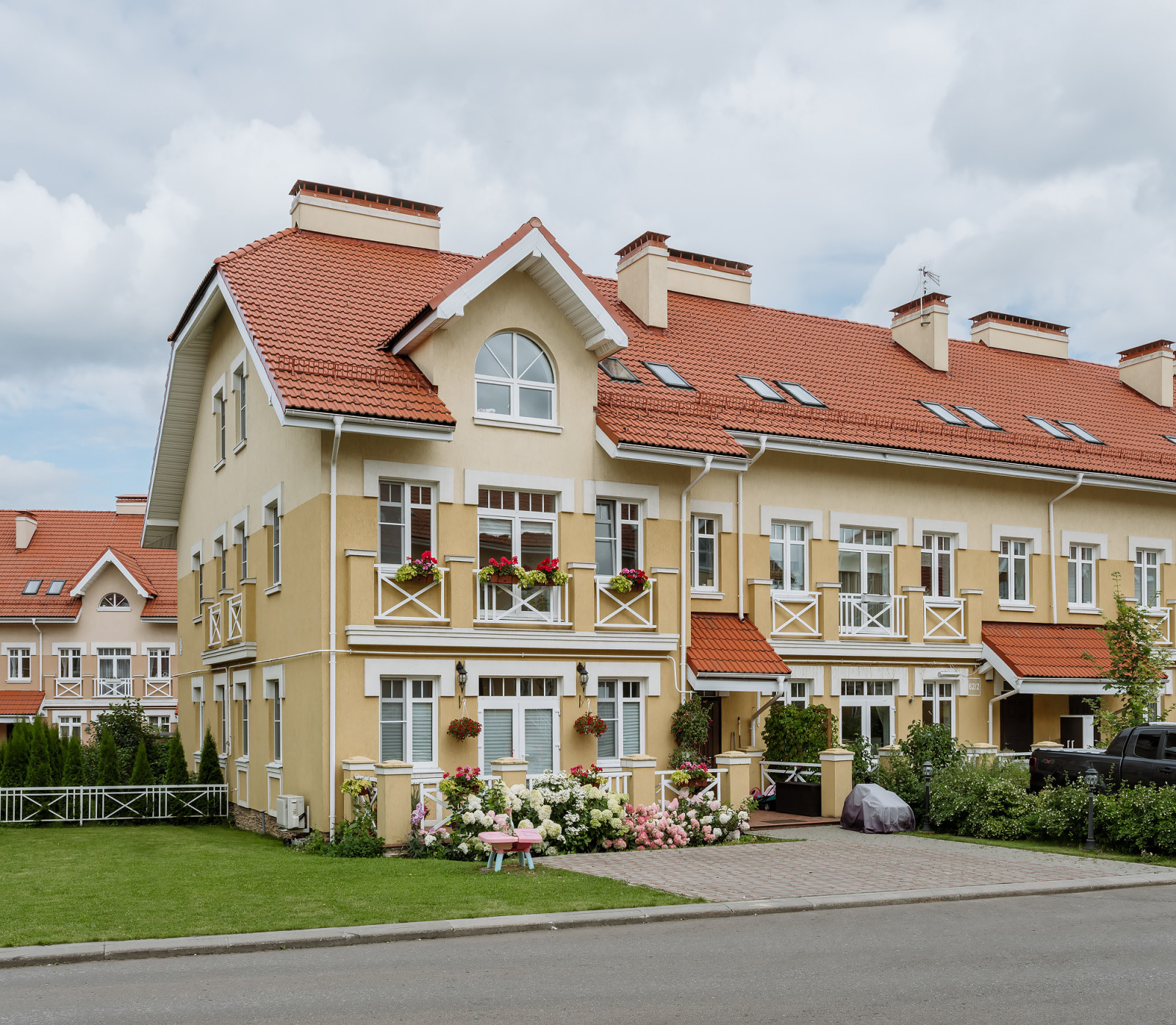 Houzz тур: Таунхаус с детскими-капсулами и фамильным шкафом