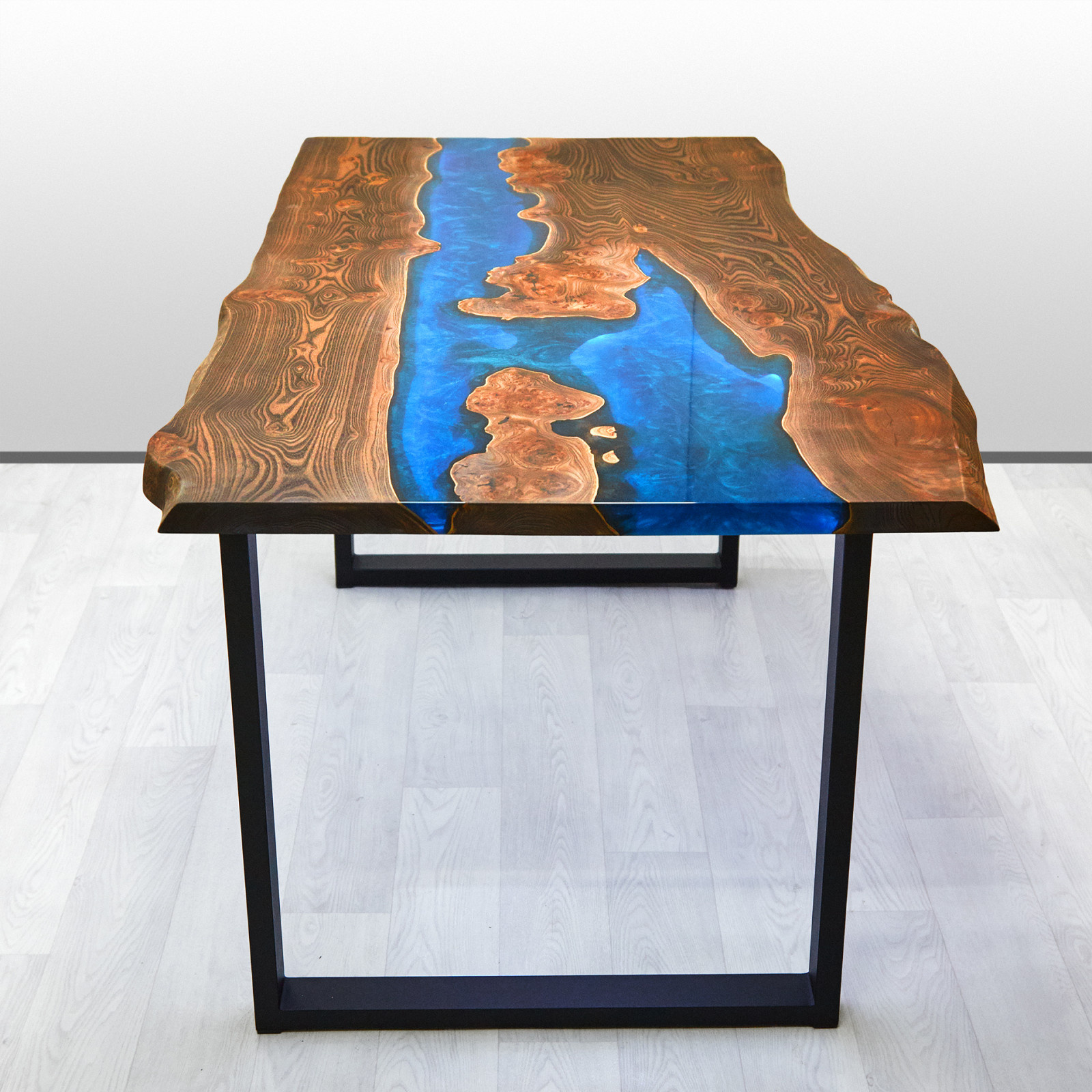 Эксклюзивная мебель,столы