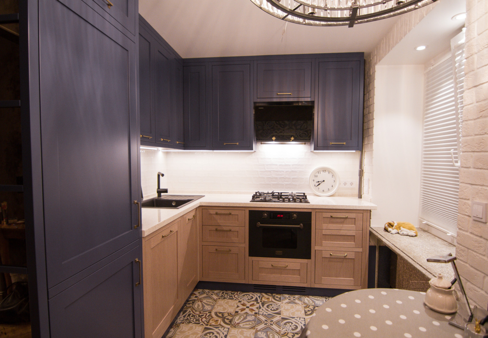 Обустройство просторной кухни.