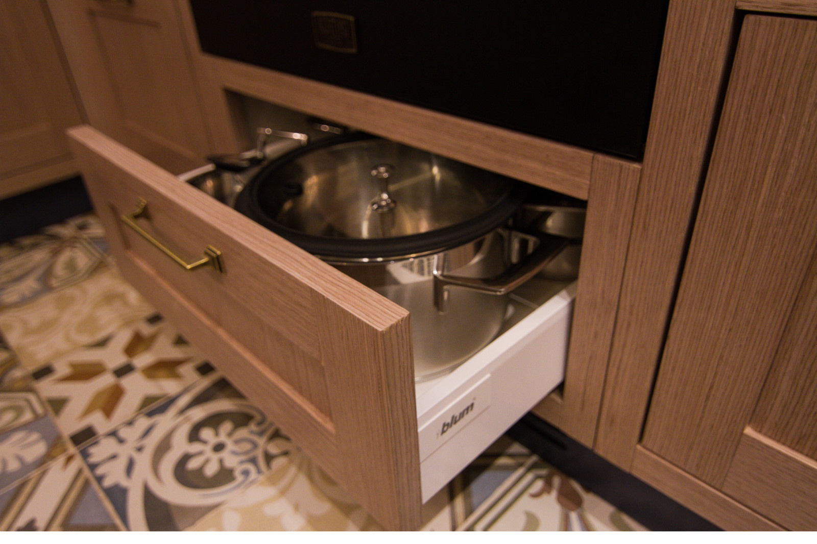 Обустройство просторной кухни.