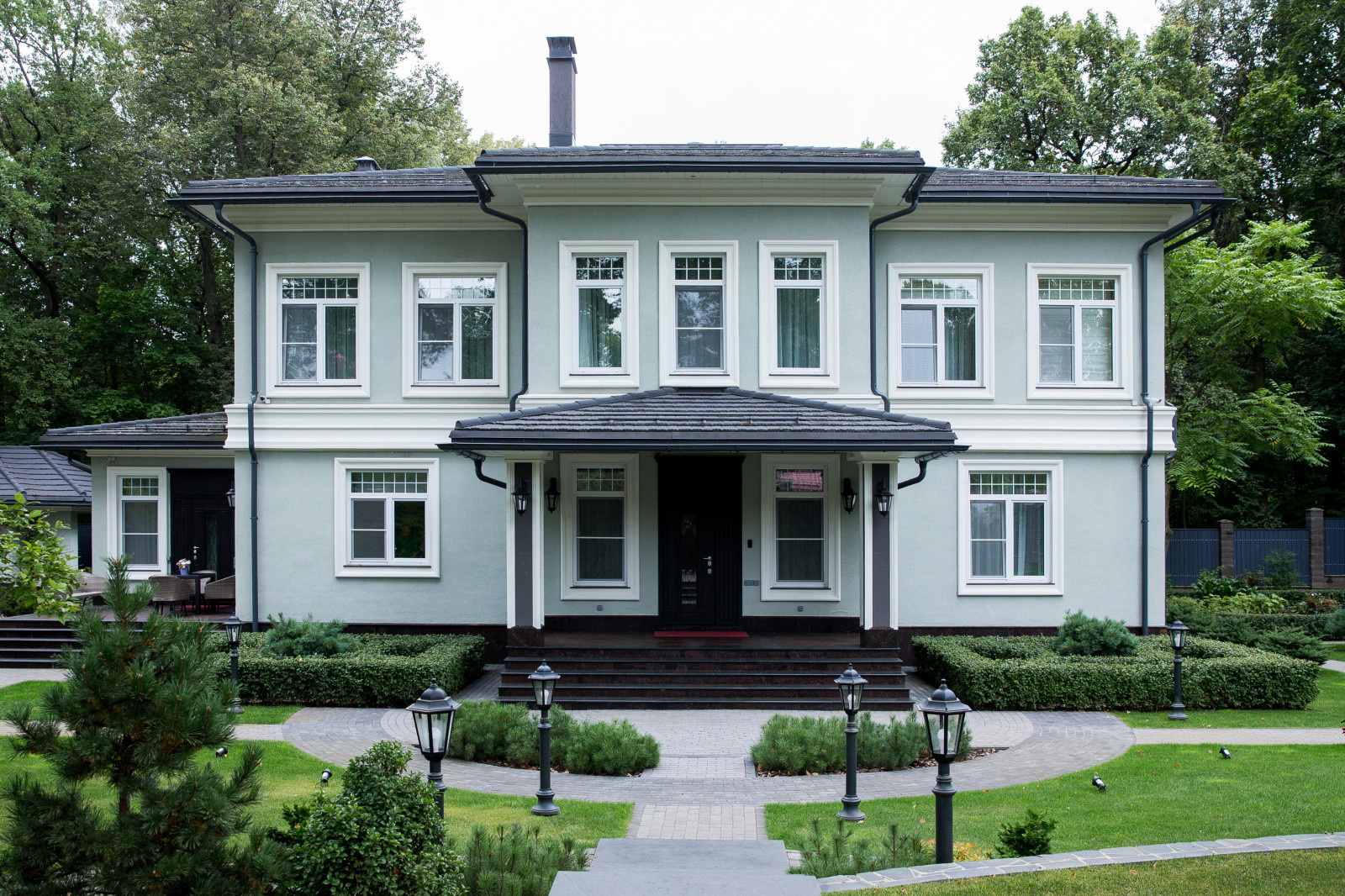 Строгая лазурь