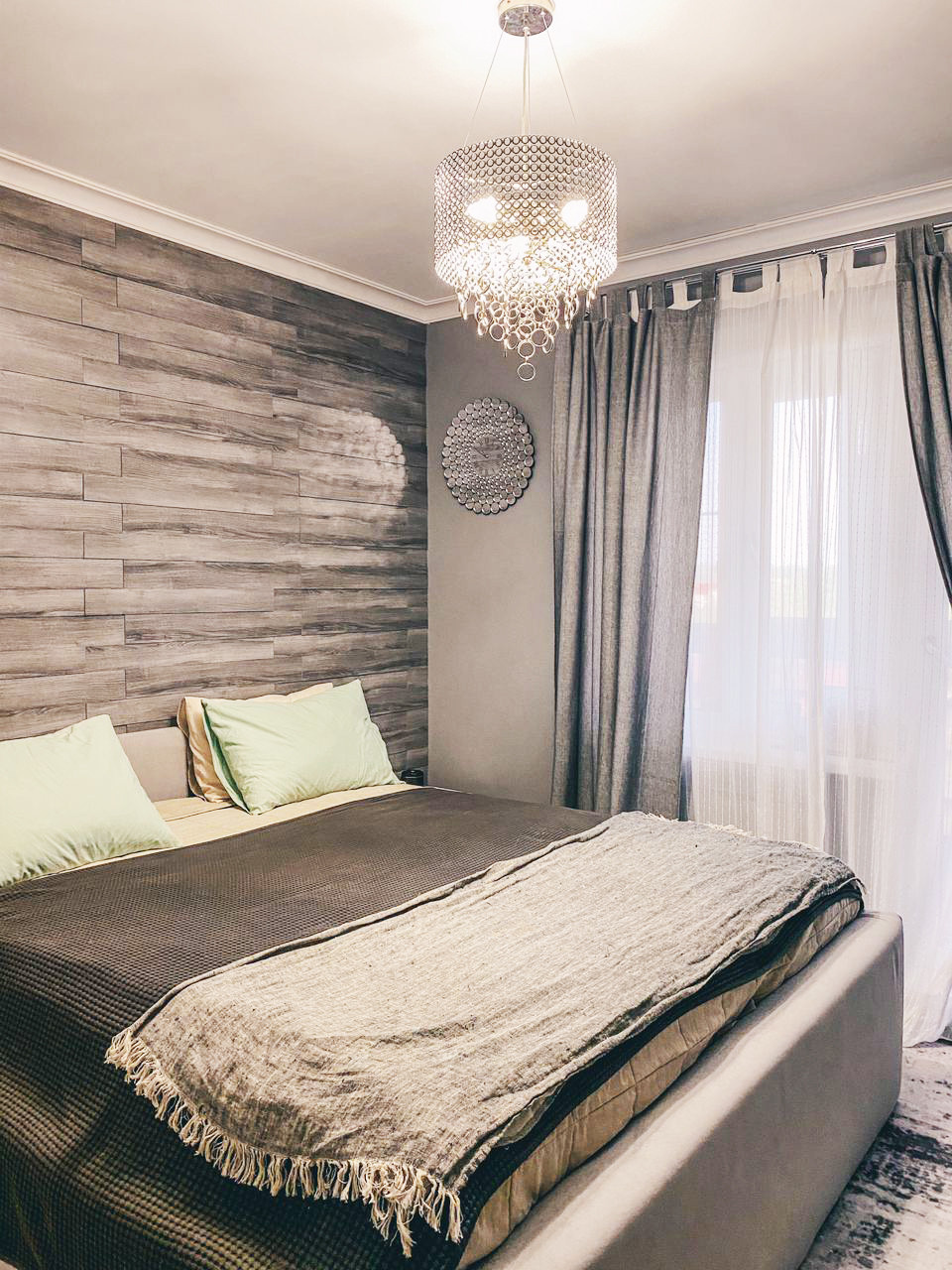 Установка плинтуса и карниза. Жилой квартал «Сколковский»