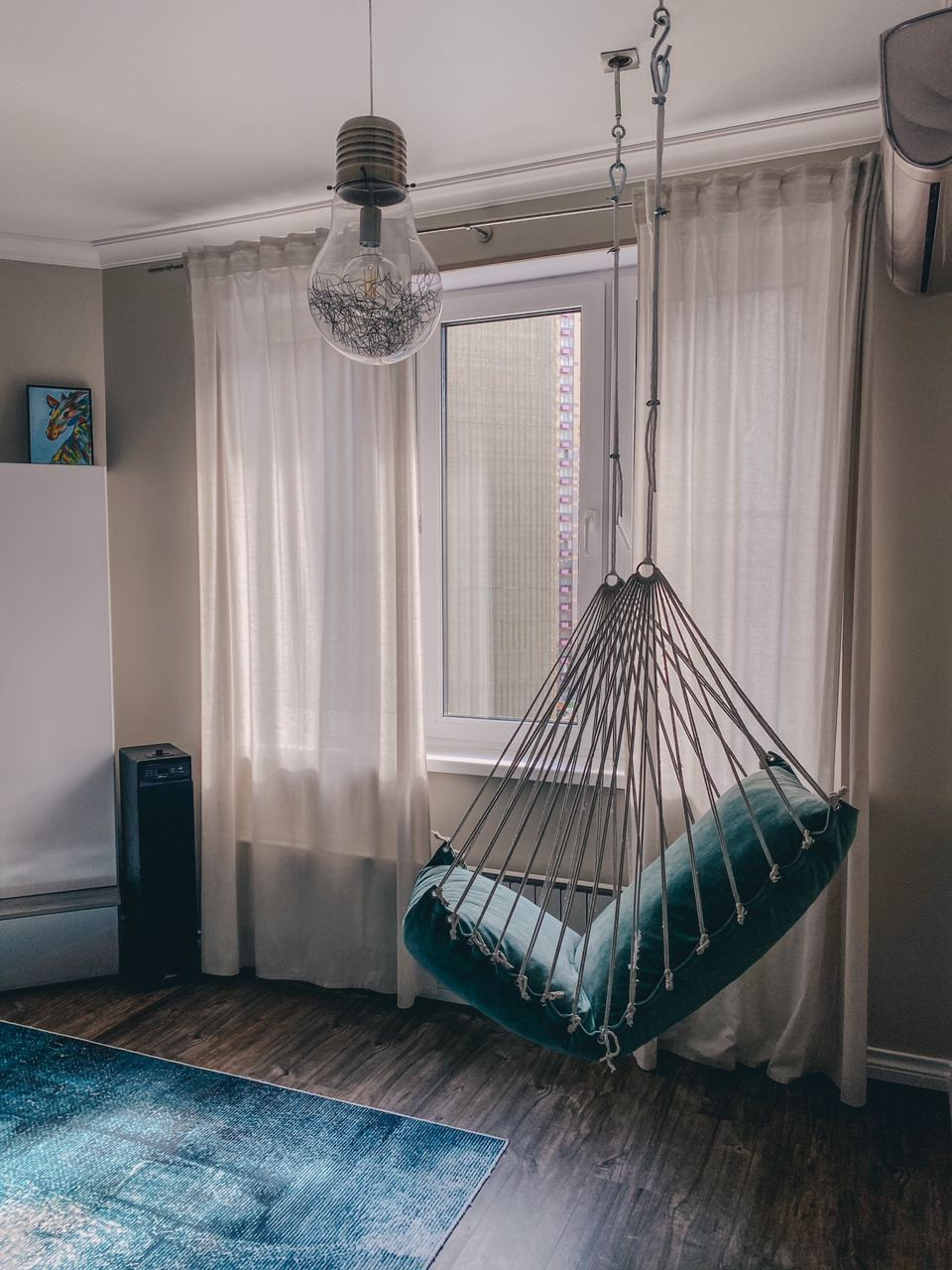 Установка плинтуса и карниза. Жилой квартал «Сколковский»