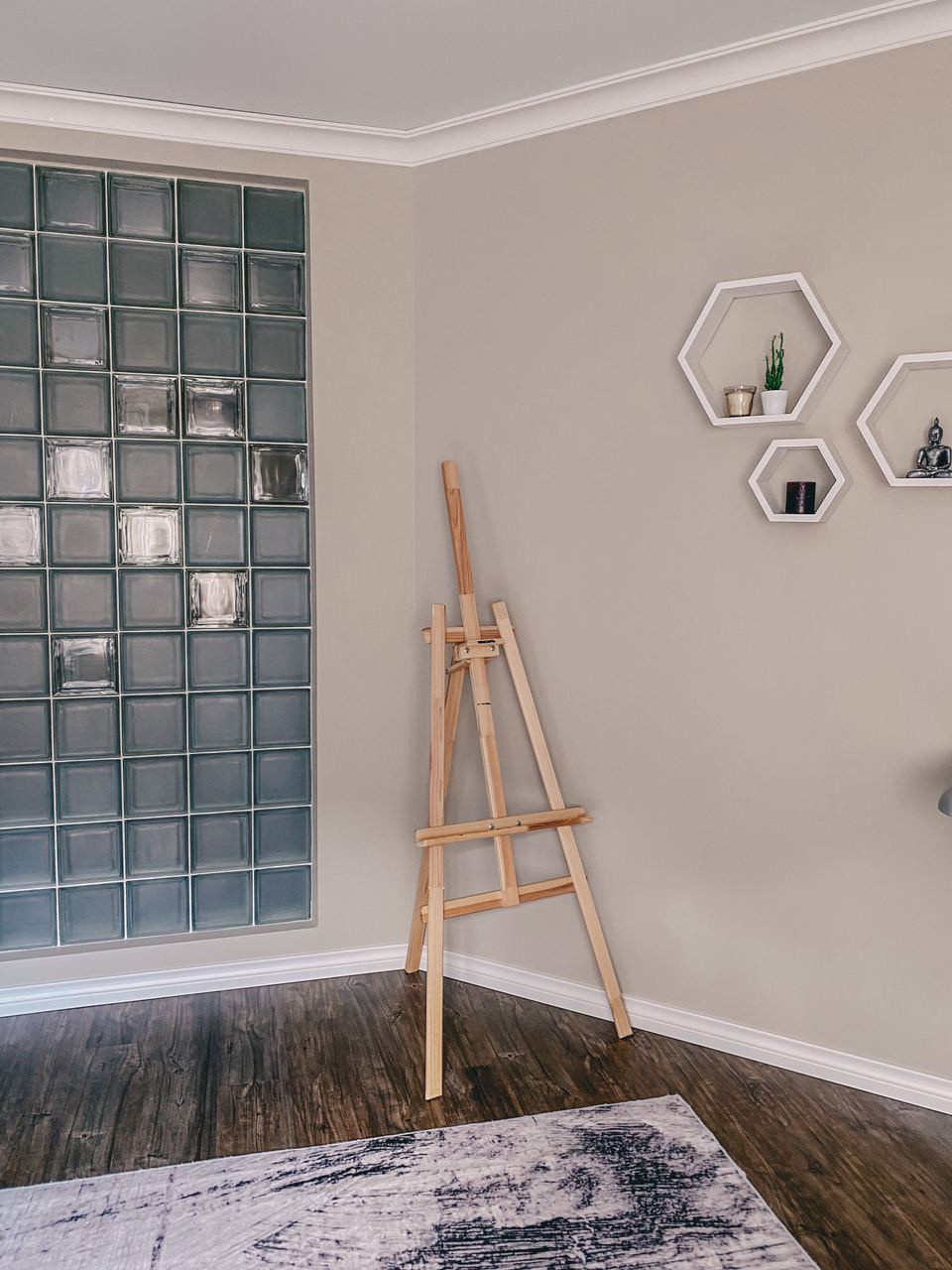 Установка плинтуса и карниза. Жилой квартал «Сколковский»