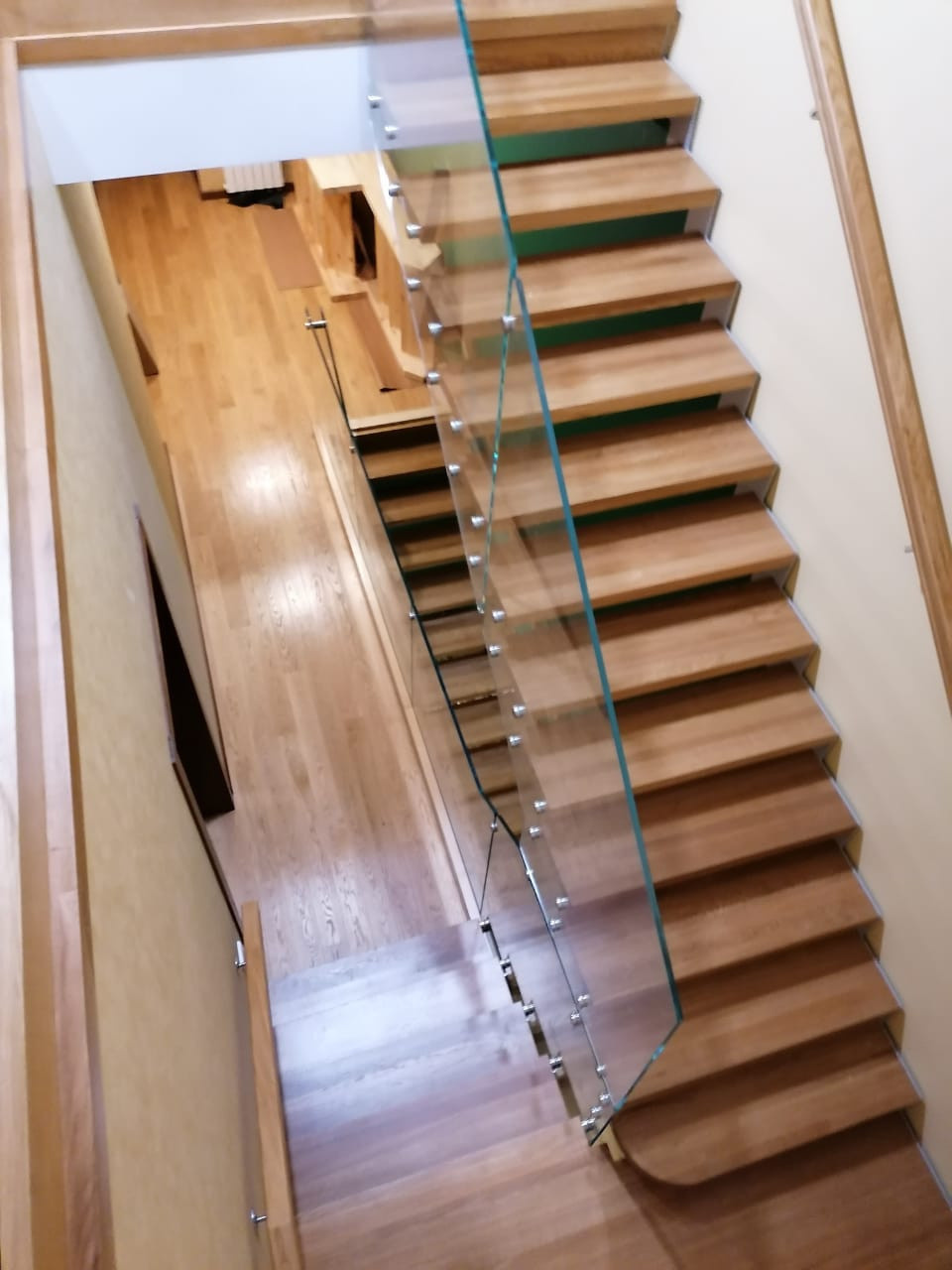 Открытая современная лестница