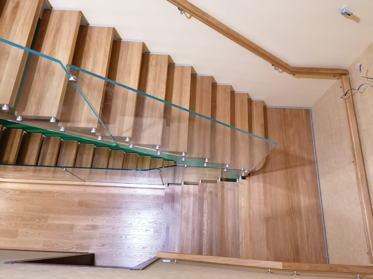 Открытая современная лестница