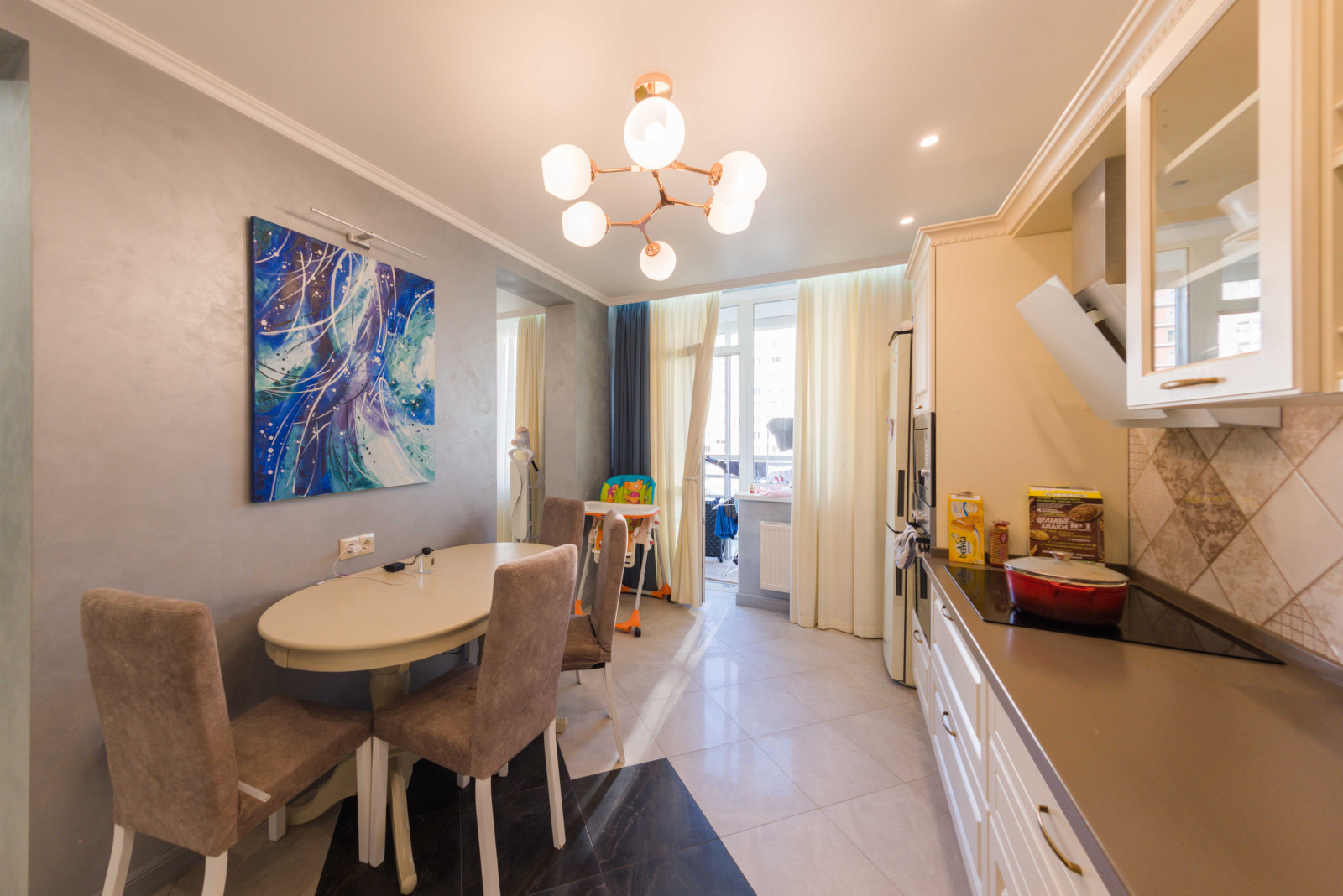 Eclectic apartment with oriental motives