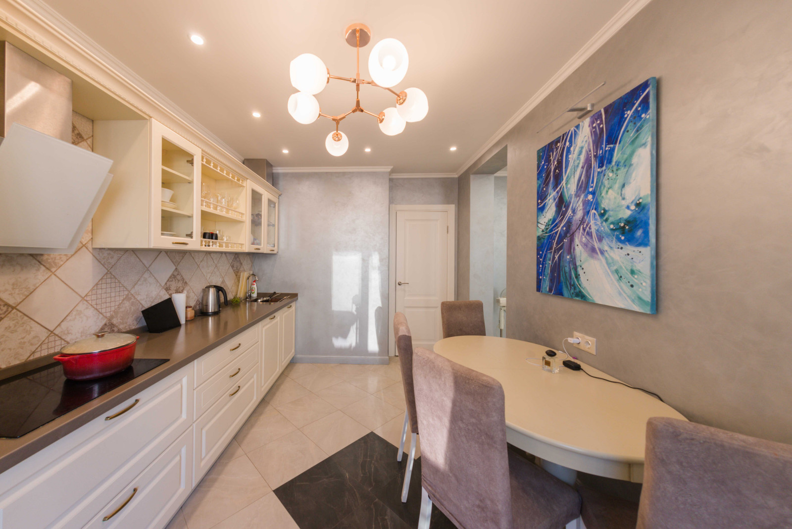 Eclectic apartment with oriental motives