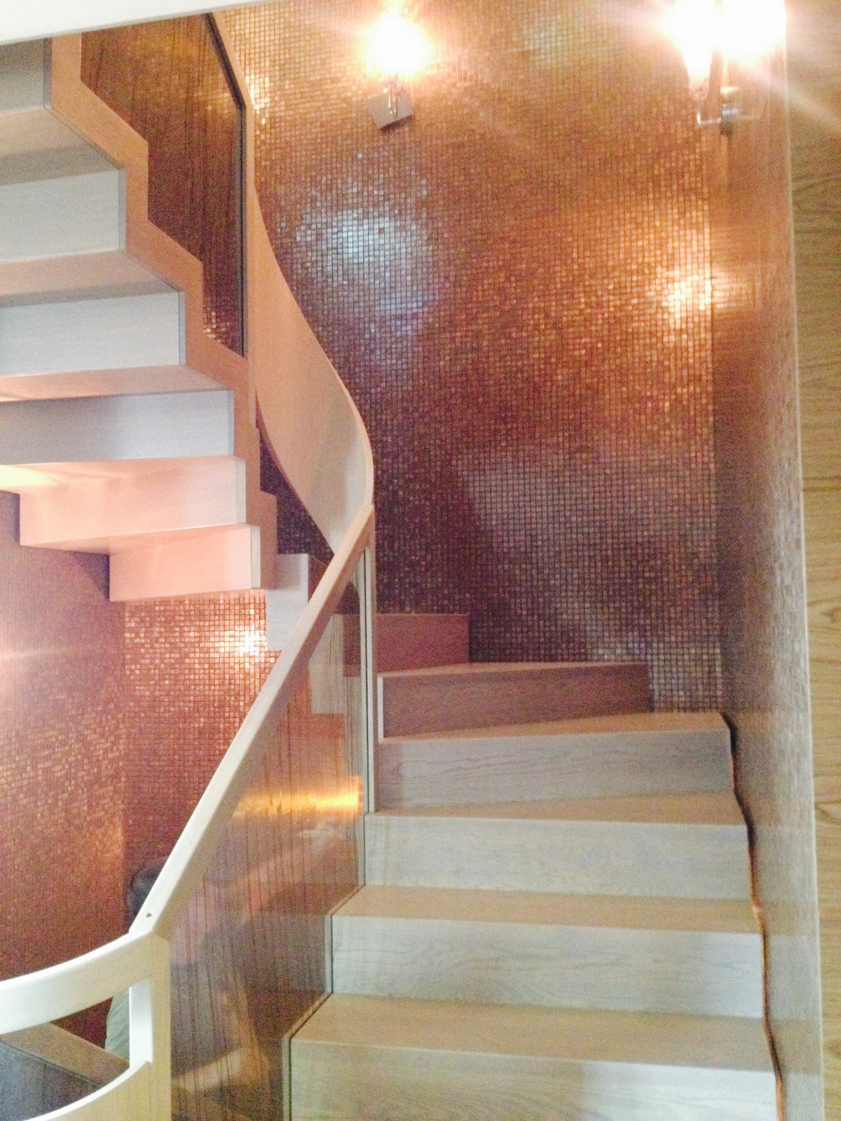 Деревянная лестница со стеклом "БРИОНИ"