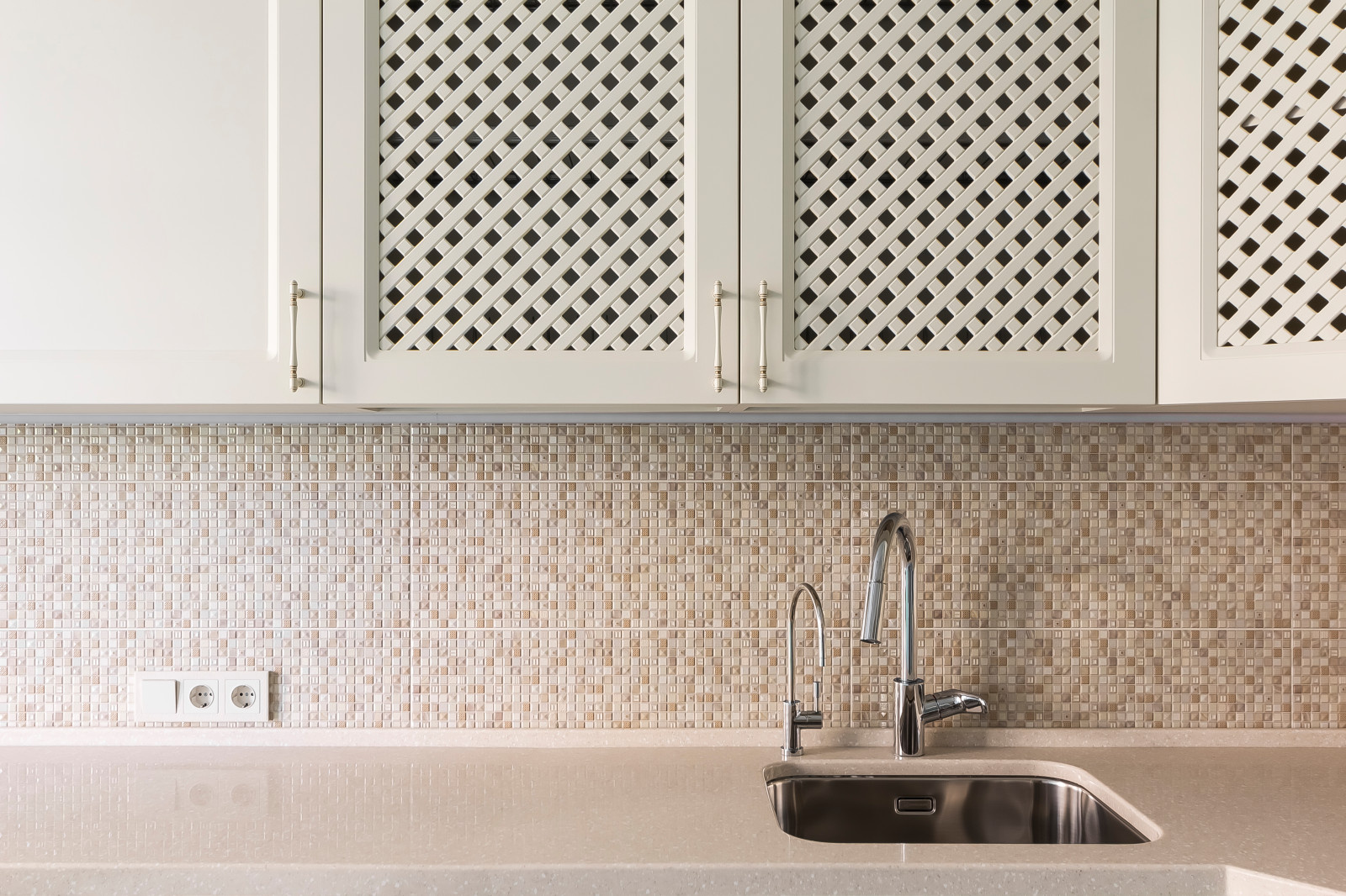 Мебель для кухни по индивидуальному проекту от фабрики мебели "Клевер-шкаф"