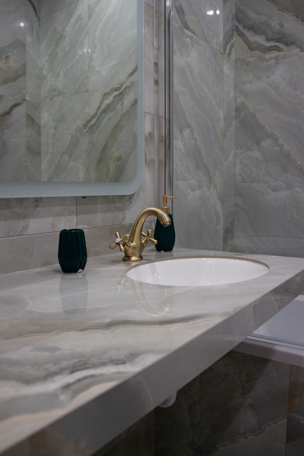 Двухкомнатная квартира в неоклассическом стиле