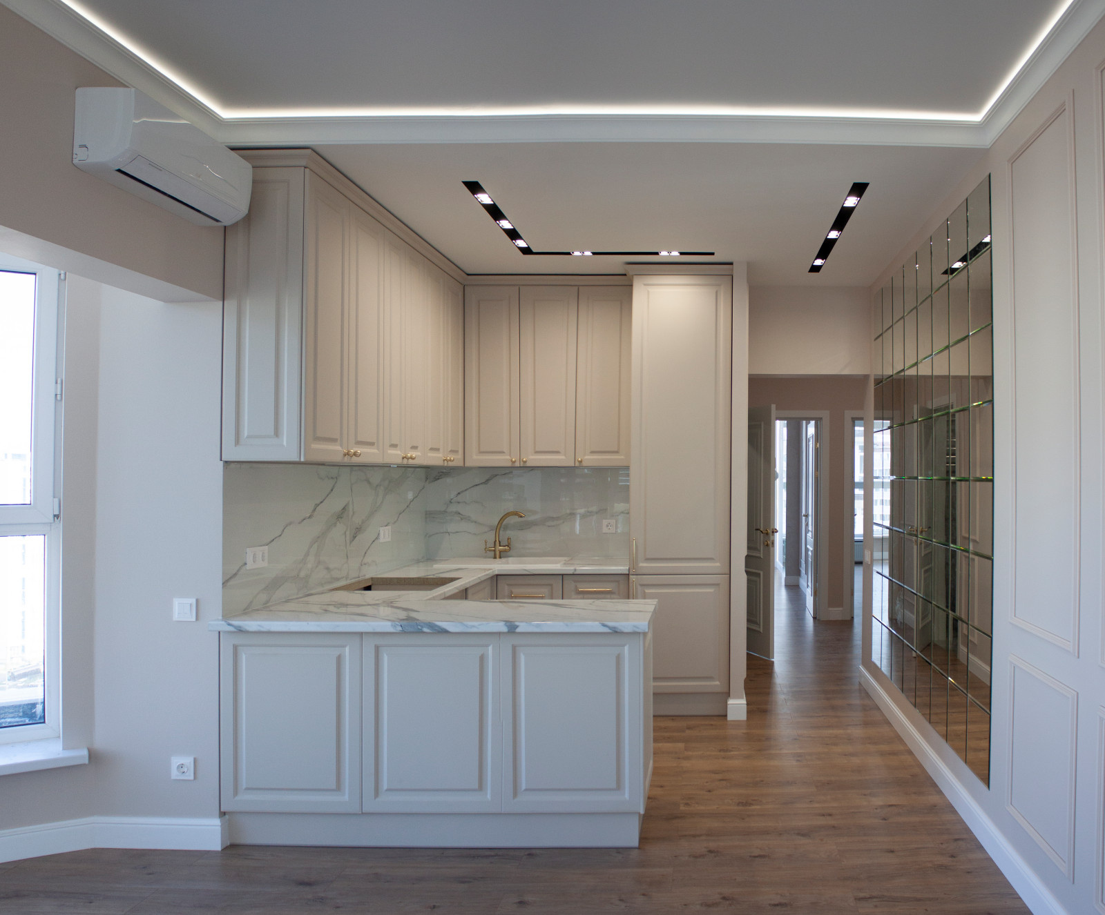 Двухкомнатная квартира в неоклассическом стиле