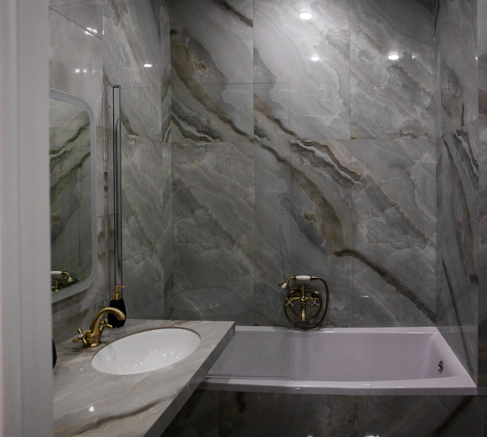 Обложка проекта: Двухкомнатная квартира в неоклассическом стиле